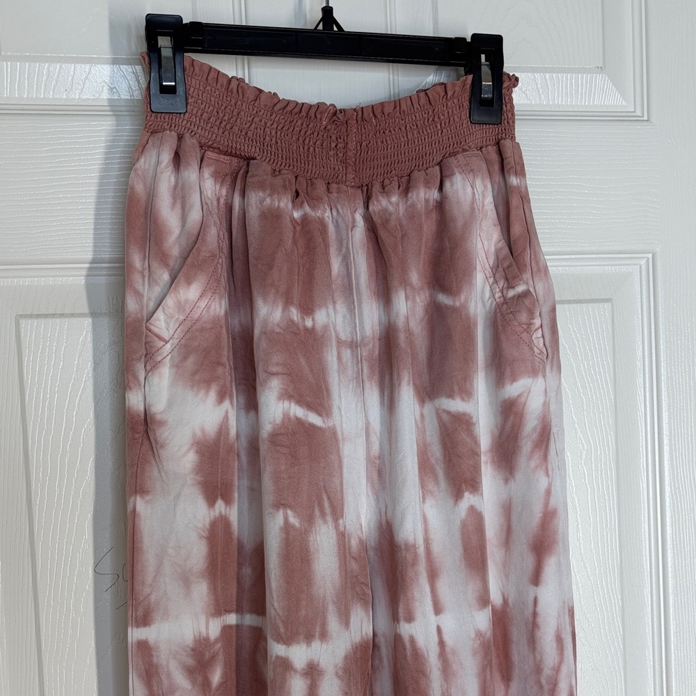American Eagle Outfitters Tie-Dye Joggers in Pink and White - Picture 4 of 12